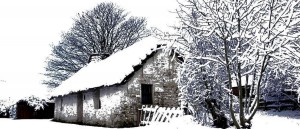 Cruck Cottage in Winter